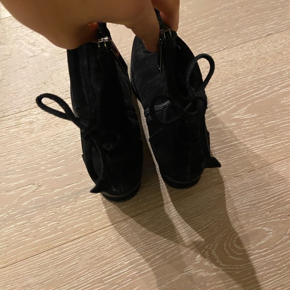 Aquatalia Black Lisa Suede Booties in US6 - Picture 3 of 4